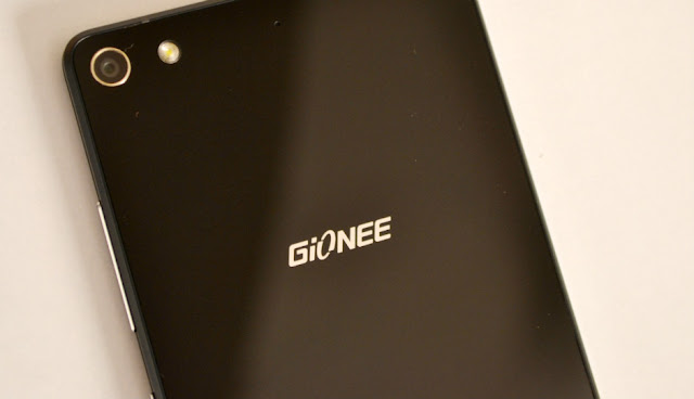 Gionee W909, Smartphone Flip dengan RAM 4GB dan 16MP HD Kamera
