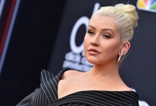 Christina Aguilera Saksi Minaj dan Cardi Berkelahi