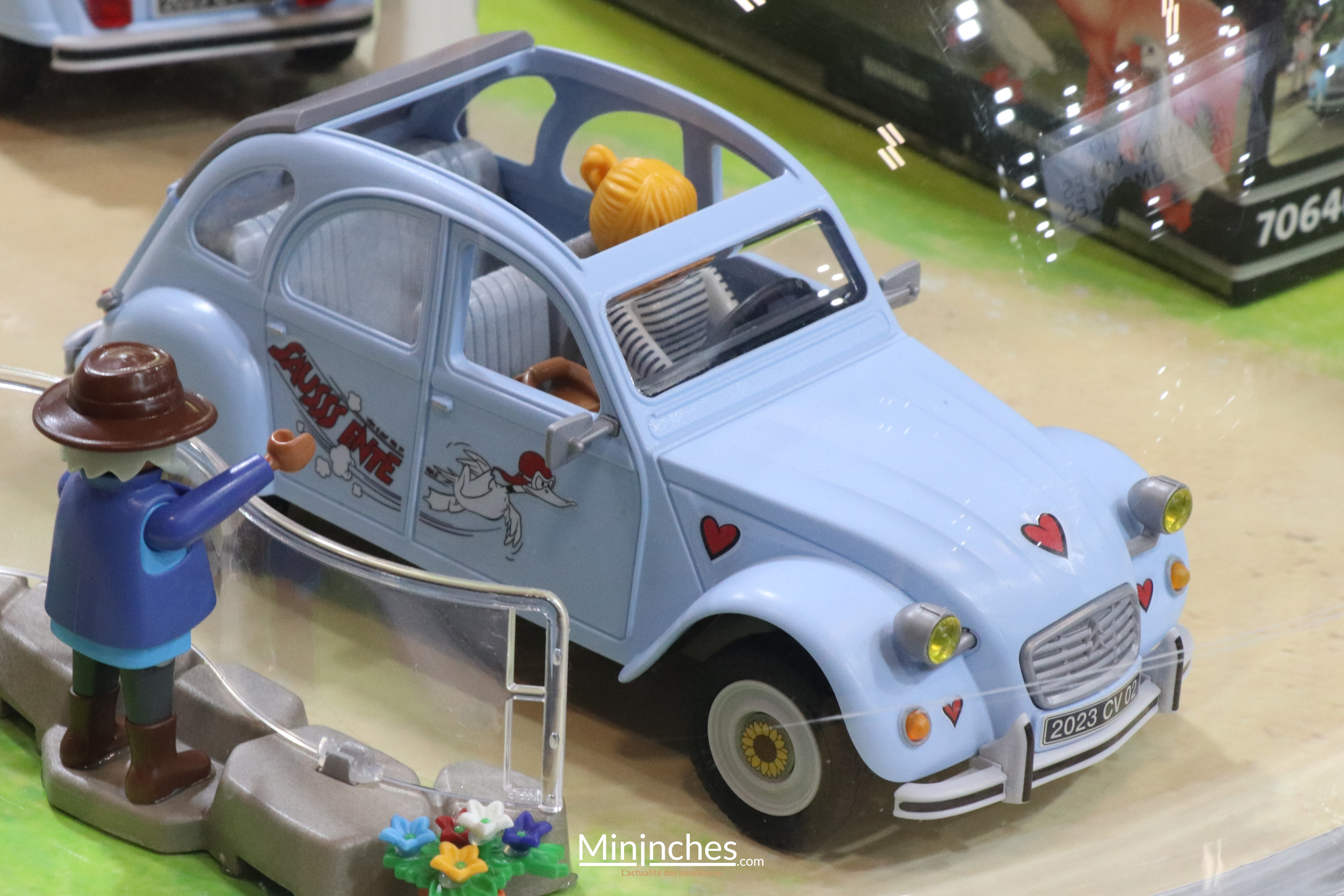 Une Citroën 2 cv Playmobil bientôt disponible ! - Rétromobile 2023 -  Mininches