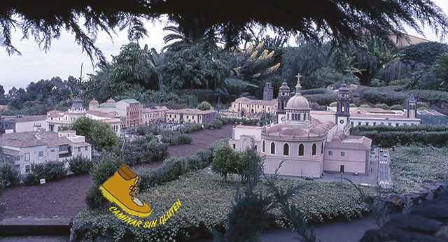 Iglesia de La Concepción de La Orotava y otros edificios a escala en Pueblo Chíco