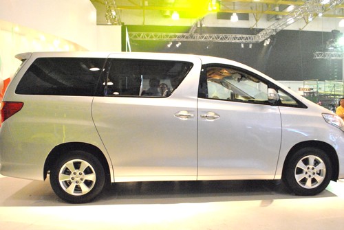 2011 Toyota Alphard Luxury MPV Side View