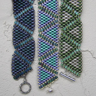 https://www.aroundthebeadingtable.com/Patterns/TwinCubeWave.html