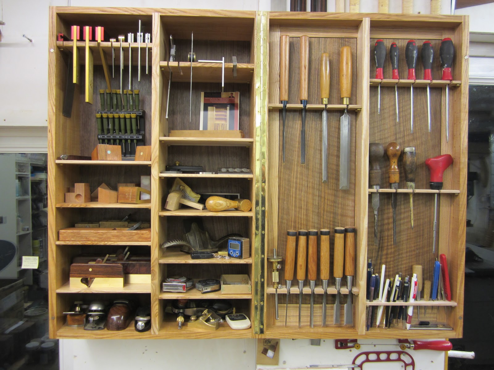 Woodworking making tool cabinet PDF Free Download