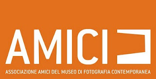 logo+associazione amici del museo di fotografia contemporanea