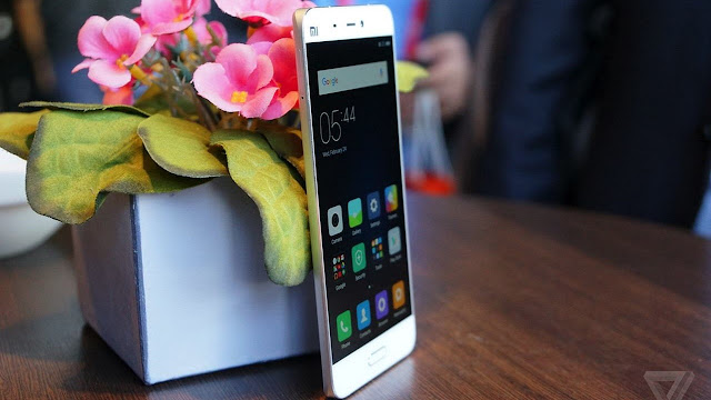 nên chọn iPhone 5|5C hay Xiaomi Mi4