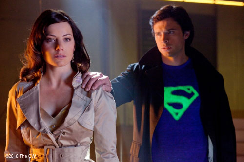 Im genes promocionales de Erica Durance en Smallville 9x19 Vestida de