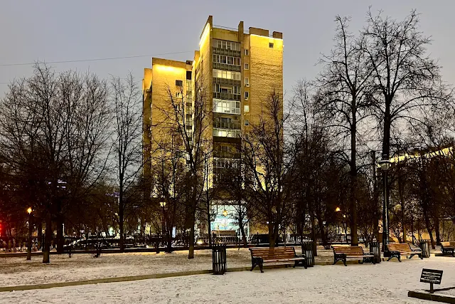 Вознесенский проезд, Большая Никитская улица, жилой дом 1973 года постройки