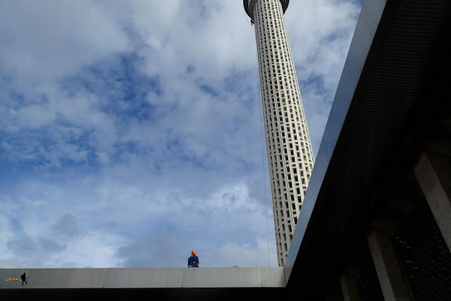 tinggi menara istiqlal