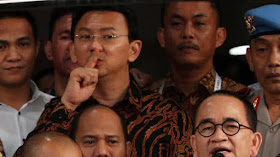 Gubernur DKI Jakarta nonaktif Basuki Tjahaja Purnama alias Ahok tiba di Badan Reserse Kriminal Polri, Jakarta, 7 November 2016. Ahok memenuhi panggilan Bareskrim Polri terkait kasus dugaan penistaan agama surat Al-Maidah ayat 51