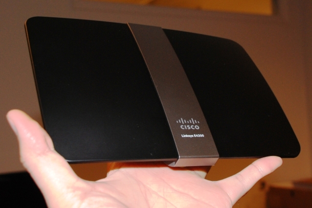  Cisco-Linksys E4200 Maximum Performance Simultaneous Dual-Band Wireless-N Router by Cisco