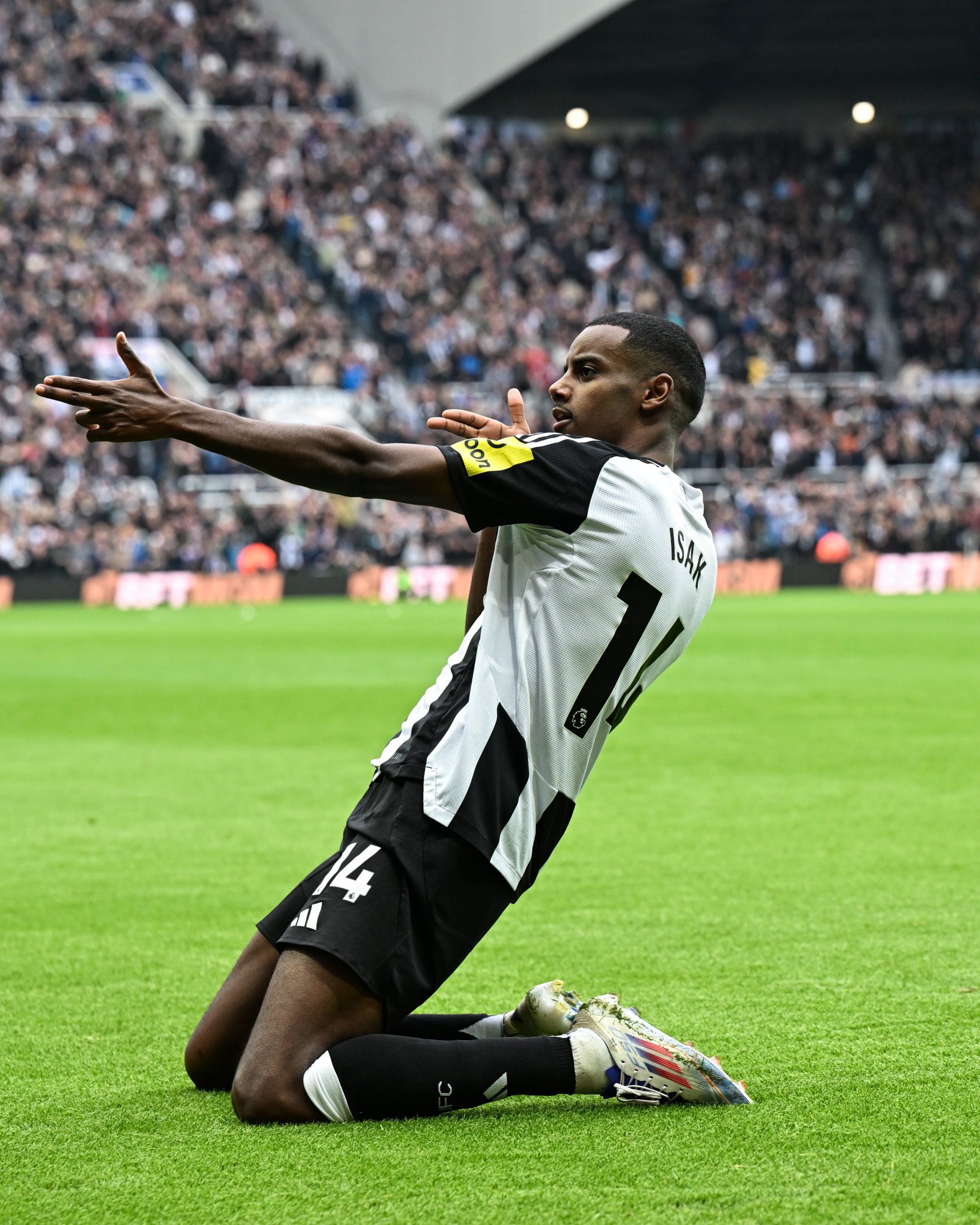 Swedish forward, Alexander Isak, celebrates goal for Newcastle United in the Premier League 2024/25 match against Arsenal on Saturday 2 November, 2024 at St. James' Park
