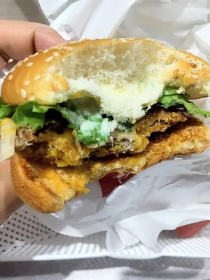 ドムドムバーガー とろけるチーズカレーバーガー