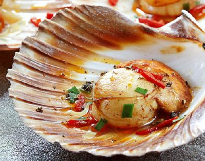 http://www.anniebakes.net/2012/01/baked-scallops.html