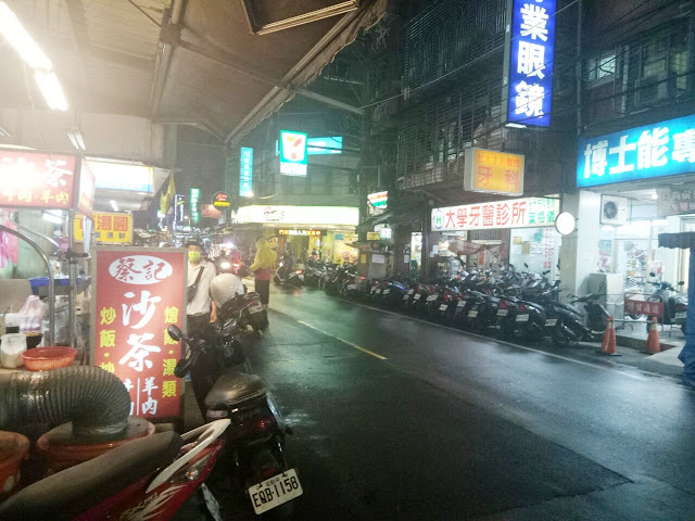 租- GK5177裕民夜市小店面                        特色說明1. 開放格局，低租金  2. 人潮越晚越多、熱鬧 3. 適小資族，創業首選  4. 夜市超值小店面、醒目