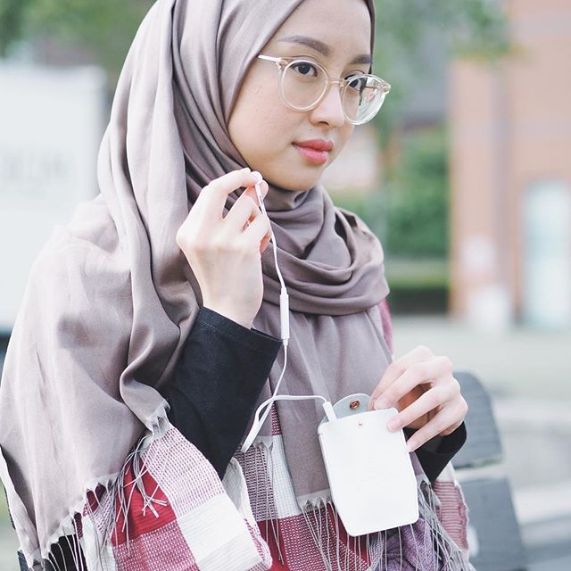 5 Trend Kacamata  Wanita  2019 di Indonesia desniutami