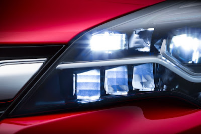 “SAFETYBEST 2015“: Διάκριση για το Opel IntelliLux LED® Matrix Light