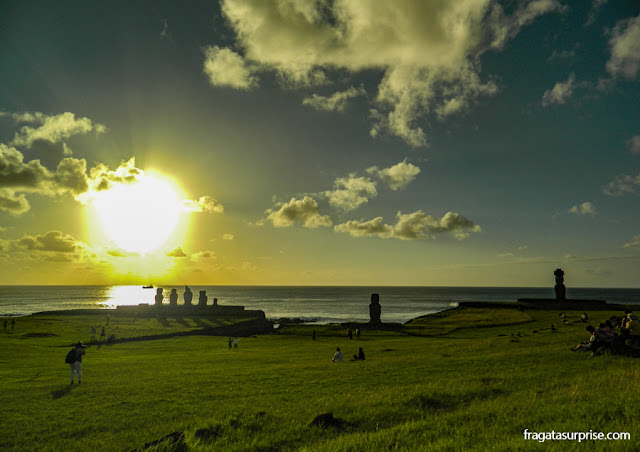Pôr do sol no Ahu Tahai, Ilha de Páscoa