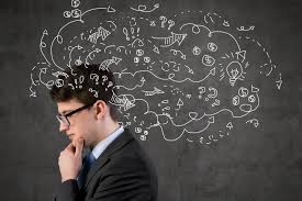 التفكير الناقد هو نوع من التفكير يتمثل في تقييم وتحليل الأفكار والأدلة والحجج بشكل منهجي ومنطقي، وذلك للوصول إلى استنتاجات صحيحة وموثوقة، يعتمد التفكير الناقد على المنطق والتأمل والتحليل الدقيق والتقييم الشامل للمعلومات.