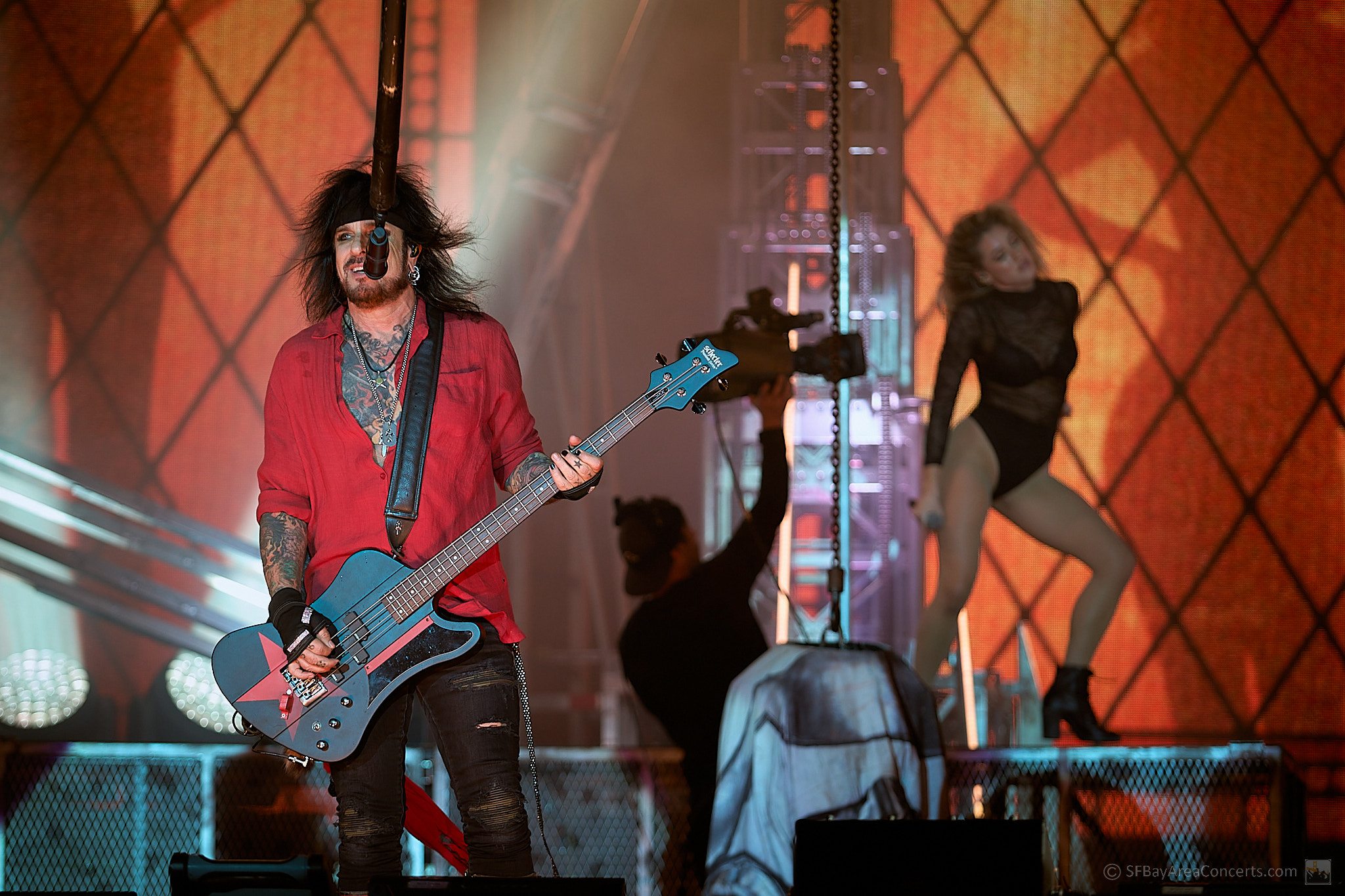Nikki Sixx, his suspended mic, and a Nasty Habit (background) @ Oracle Park (Photo: Kevin Keating)
