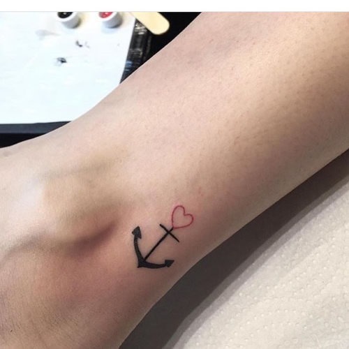 esta_delicada_tatuagem_de_ncora