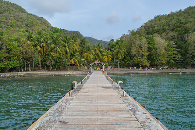 La plage de l'anse Noire et son quai