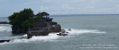 http://ejawantahnews.blogspot.com/2012/01/tanah-lot-bali-tempat-surga-dunia-para.html