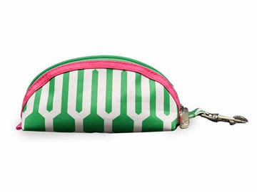 http://www.pinkgolftees.com/ladies-golf-accessories/golf-ball-holders.html