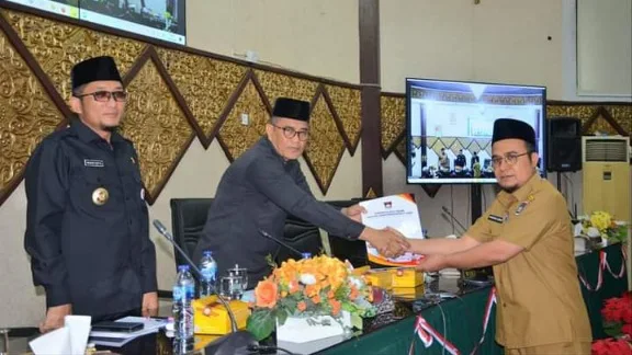 DPRD Kota Padang Gelar Rapat Paripurna Penyampaian Pendapat Akhir Fraksi-fraksi Terkait KUA-PPAS  TA 2023, Ini Kata Wako Hendri Septa