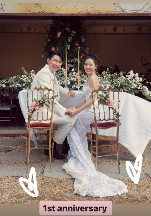 Son Ye Jin y Hyun Bin demuestran su amor en una foto del día de su boda.