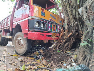 കണ്ണൂർ: അഞ്ചരക്കണ്ടി ചാലോട് റോഡിൽ പനയത്താംപറമ്പ്  നിയന്ത്രണംവിട്ട ബൈക്കും ടിപ്പർ ലോറിയും കൂട്ടിയിടിച്ച് രണ്ട് വിദ്യാർത്ഥികൾക്ക് പരിക്കേറ്റു. ബൈക്ക് യാത്രികർക്കാണ് പരിക്കേറ്റത്. ഇവരെ കണ്ണൂർ സ്വകാര്യ ആശുപത്രിയിൽ പ്രവേശിപ്പിച്ചു.