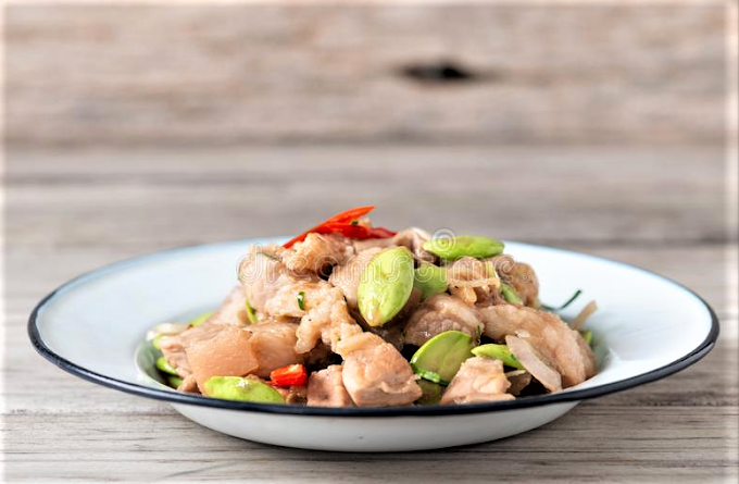 Chicken stir-fried with shrimp paste