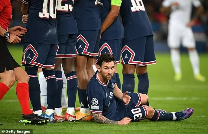 Ferdinand shocked that Messi lay down behind the wall