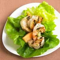 Weight loss recipes : Thai Shrimp Lettuce Roll-Ups with Ginger-Melon Compote
