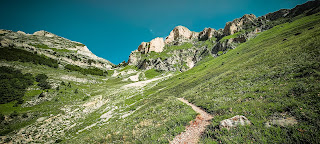 Alpine trail - Photo by Drini Teta on Unsplash