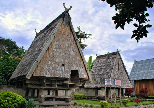 Gambar Rumah Adat dan Namanya Lengkap dari 34 Provinsi di 