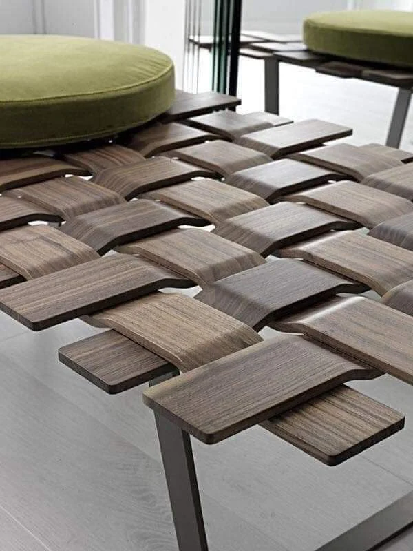 طاولات خشبية بين جمال التصميم و إتقان التنفيذ