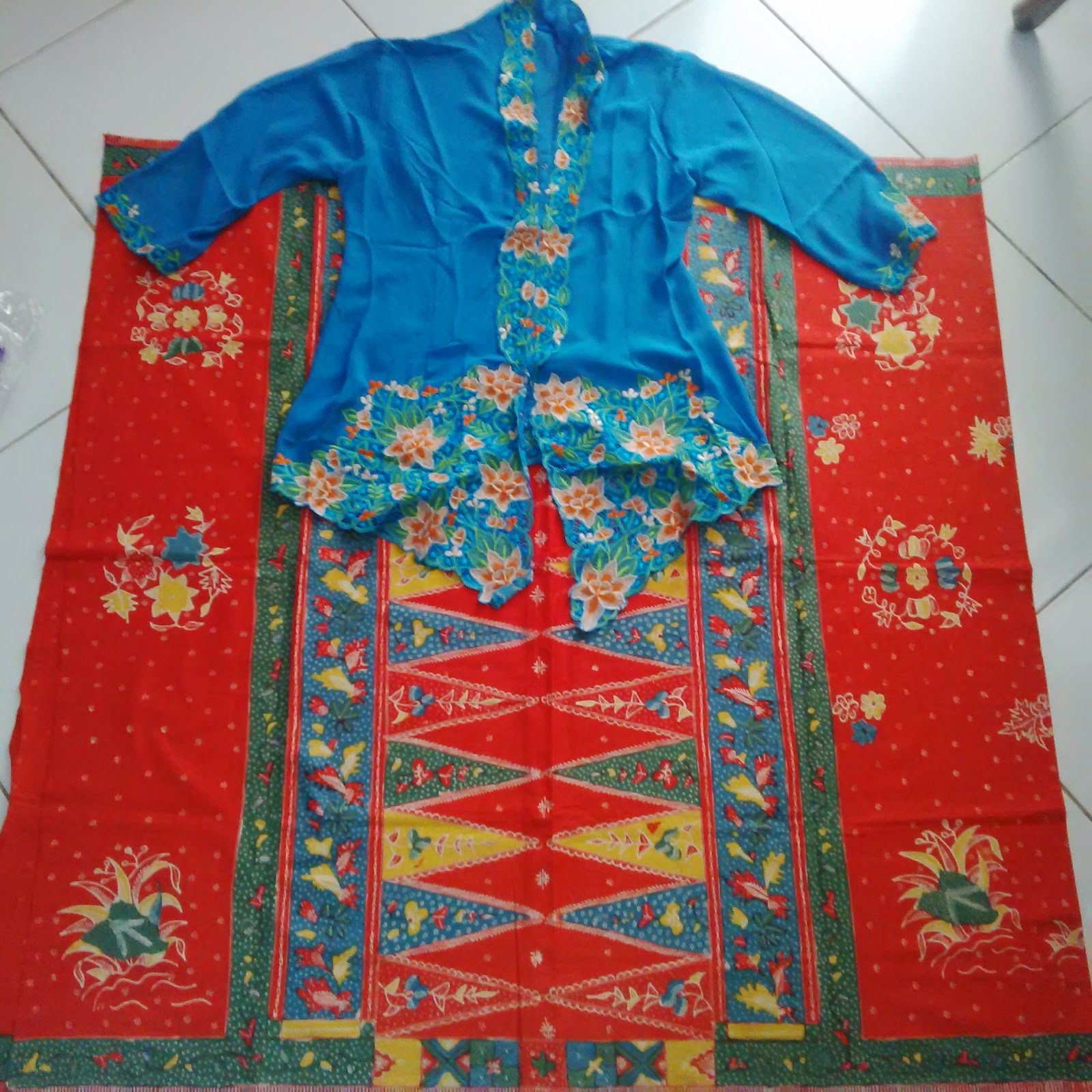 JUAL KEBAYA & BAHAN KEBAYA ENCIM & BATIK BETAWI , PENITI 