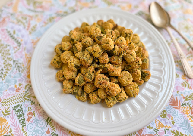 Food Lust People Love: This crispy oven fried okra is crunchy, tasty and super easy! It’s also much healthier and less messy to make than deep fried versions.