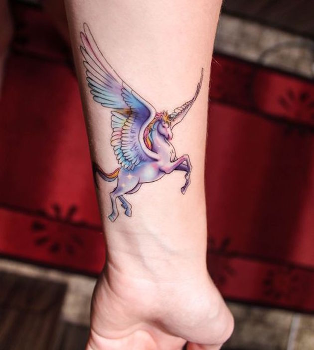 Uma fantástica pastel tatuagem de unicórnio