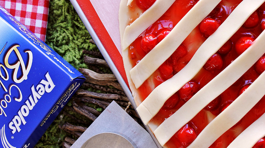 Holiday Pie cookies make an impressive and delicious homestyle cookie recipe that is sure to become a new family tradition. Use Reynolds pre-cut cookie sheets to make storing and cleanup a breeze! #BakeMagicMoments (ad)