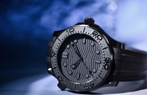 A colisão do clássico e do material-Omega Seamaster Dark Black Dial réplica do relógio