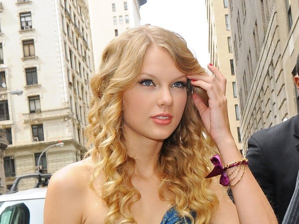 Taylor Swift Wallpapers Monday November 22 2010 Label Wallpaper
