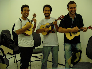 Ainda deu tempo de tentar uma "palhinha" de cavaquinho