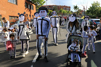 bajada de disfraces de las fiestas de Lutxana