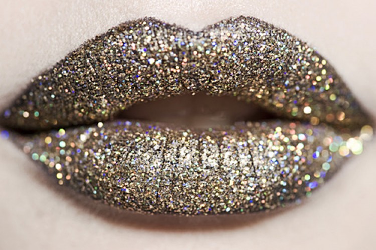 FRIDAY'S FFFFOUND: GOLD GLITTER LIPS