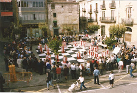 Partida de ajedrez gigante en Sant Sadurní en 1990