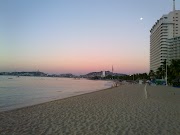 Acapulco. Luna sobre la bahía al amanecer