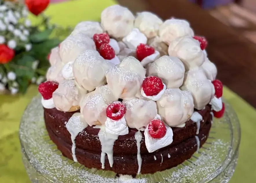 Torta profiteroles cioccolato e lamponi di Antonio Paolino