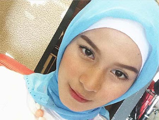 Nadira Octova Pakai Hijab