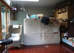 studio (Medium)